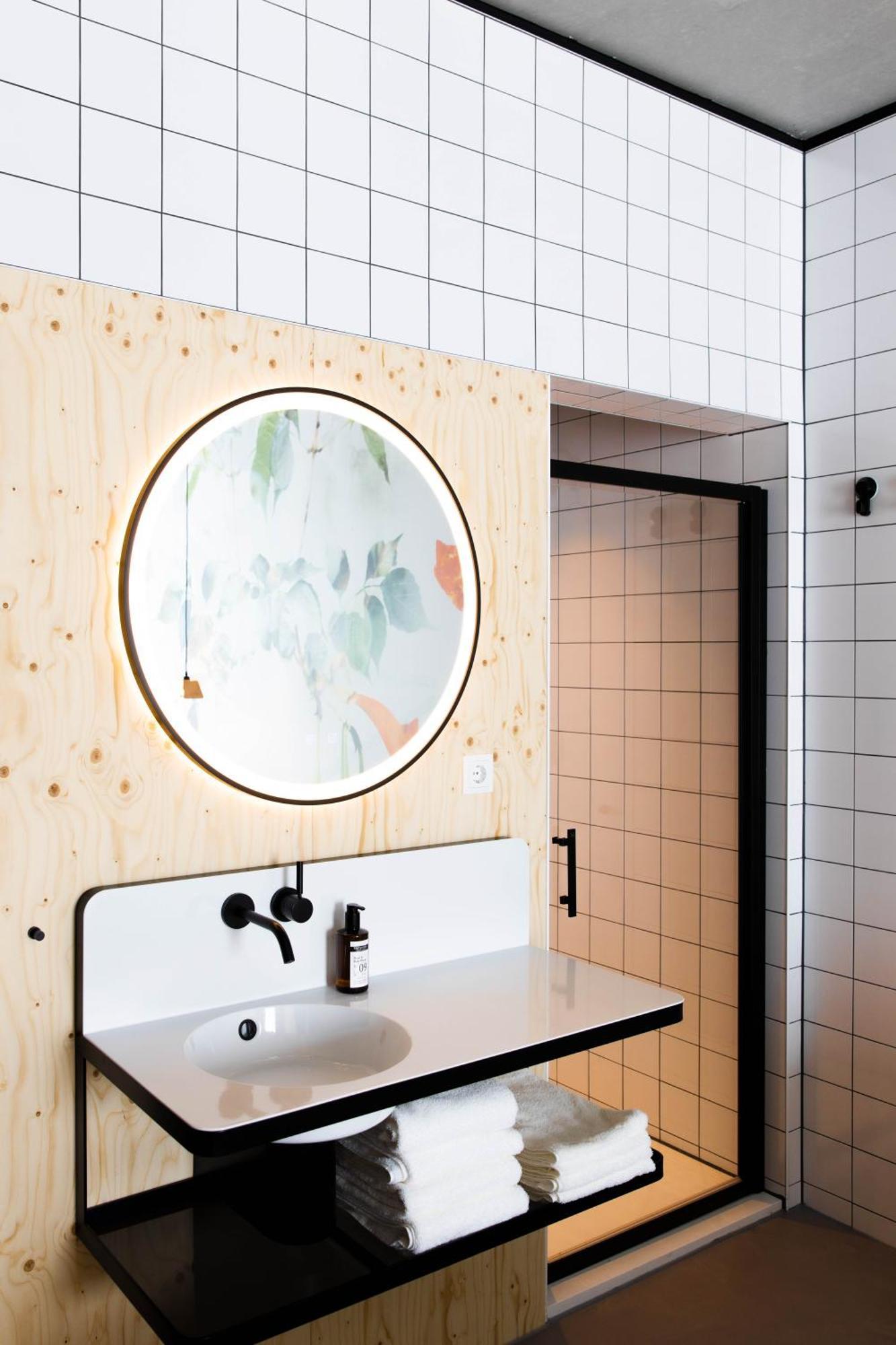 Moloko, Modern Designed Sleep & Shower Hotel In City Center, Digital Key By Sms أنسْخيدي المظهر الخارجي الصورة