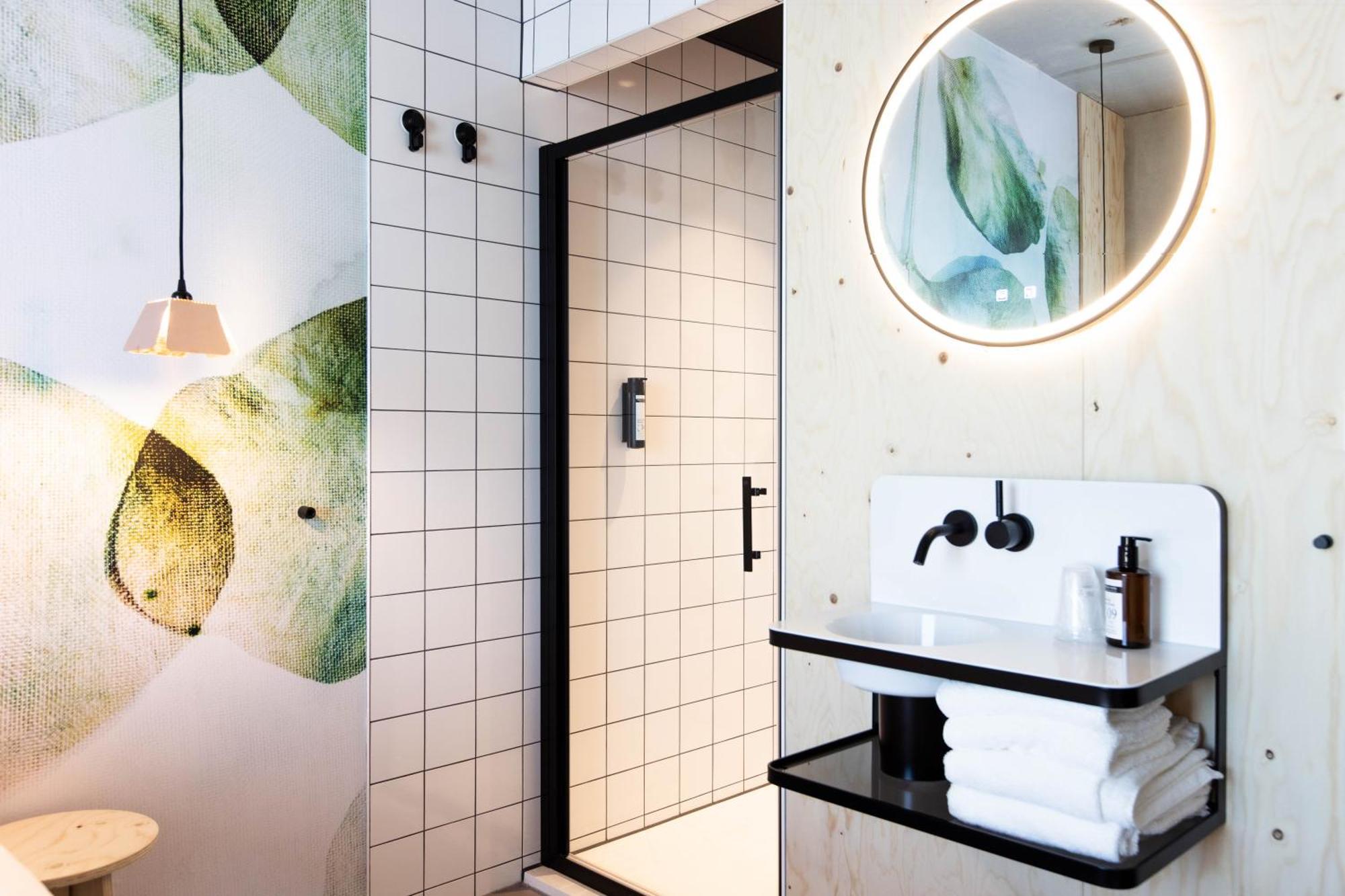 Moloko, Modern Designed Sleep & Shower Hotel In City Center, Digital Key By Sms أنسْخيدي المظهر الخارجي الصورة